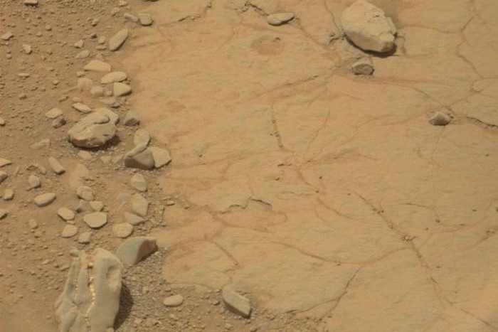 Неожиданные объекты на поверхности Марса