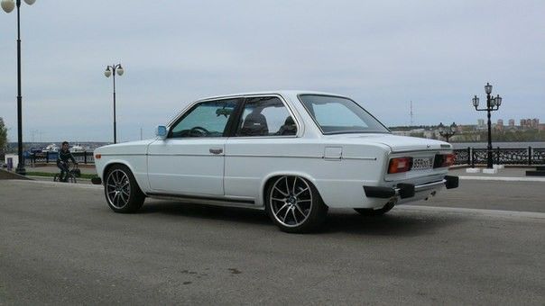 BMW 3-Series   -2106