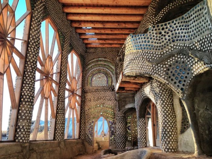  Earthships