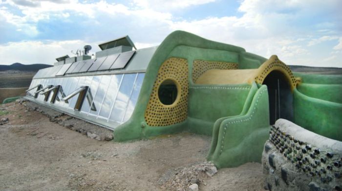  Earthships