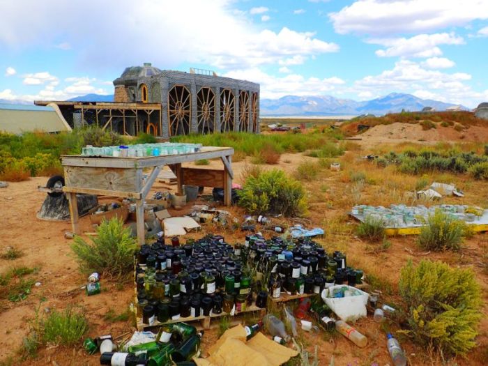  Earthships