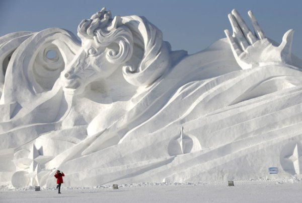 Крутые снежные скульптуры