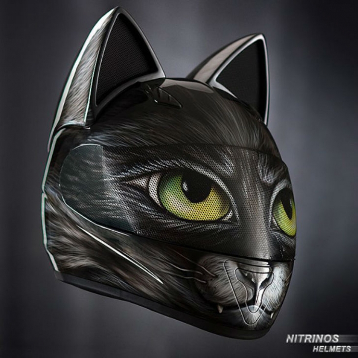 Крутой шлем женщины-кошки