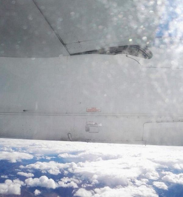 Крыло самолета авиакомпании Air New Zealand отремонтировали скотчем