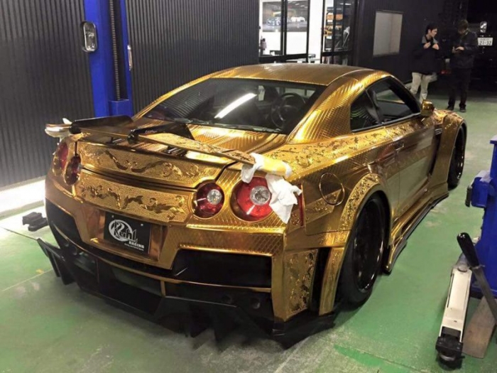  Nissan GT-R   