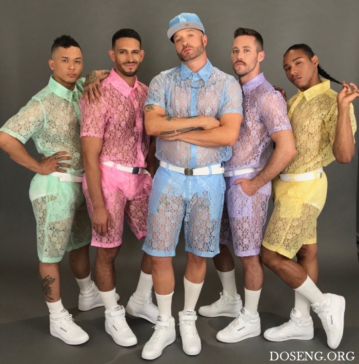 Новый модный тренд: кружевные шорты для мужчин