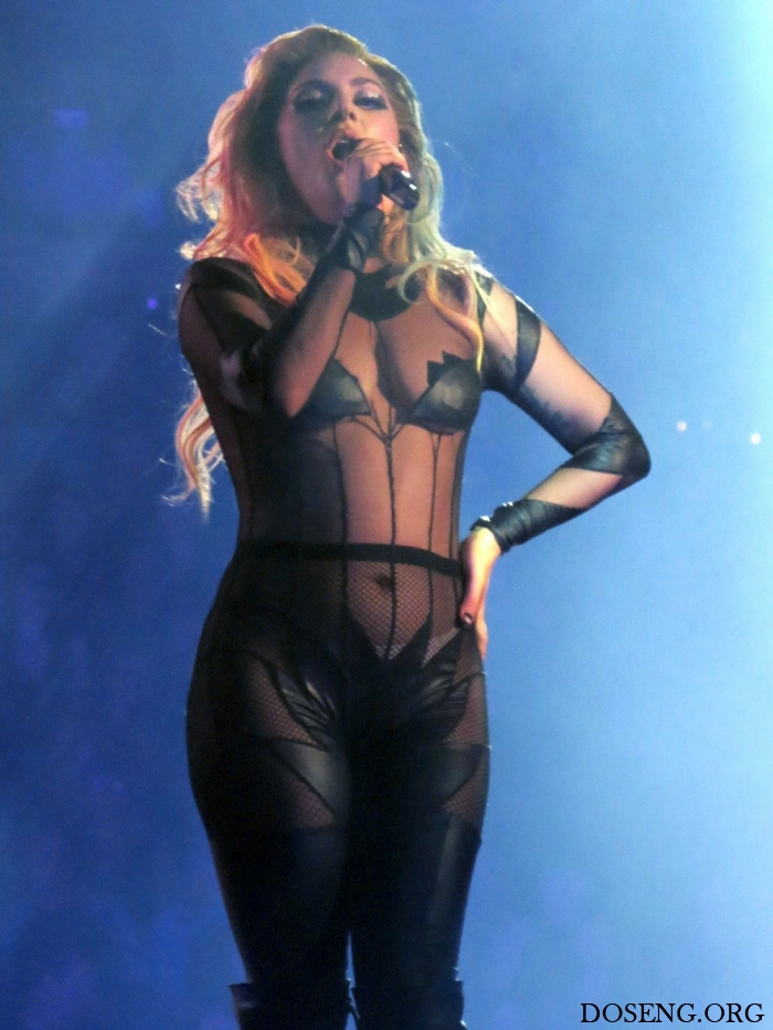 Леди Гага в экстравагантных костюмах