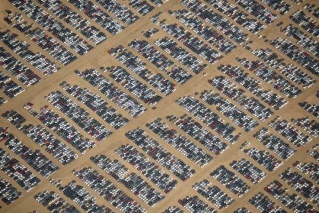 Кладбище автомобилей и самолетов в калифорнийской пустыне