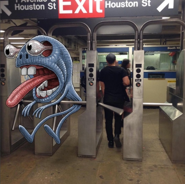 Забавные монстры, преследующие людей в метро