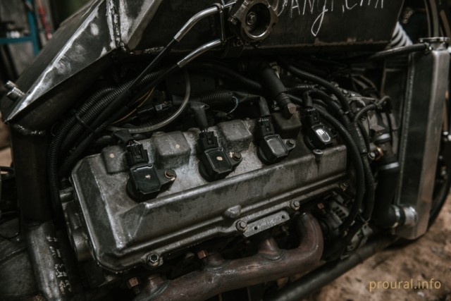 Житель Уфы построил мотоцикл с V8 мотором от автомобиля Lexus