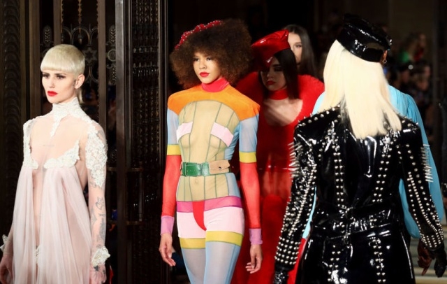 Откровенные наряды от британской бунтарки мира моды Пэм Хогг