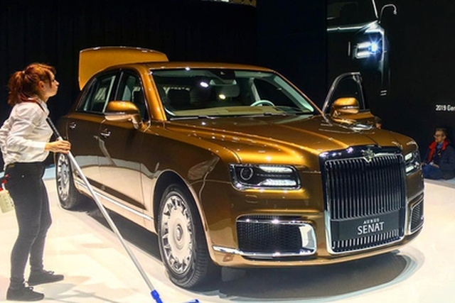 На Женевском автосалоне представили золотой "Кортеж" от Aurus