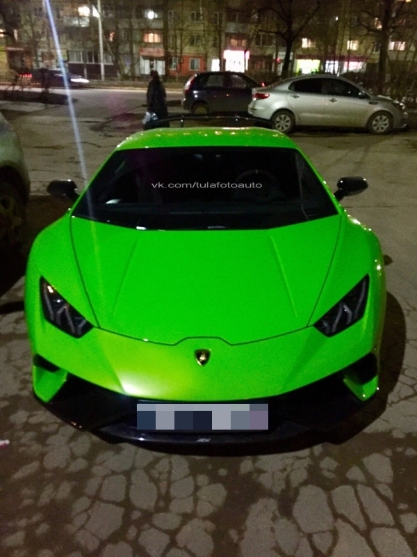 За рулем Lamborghini