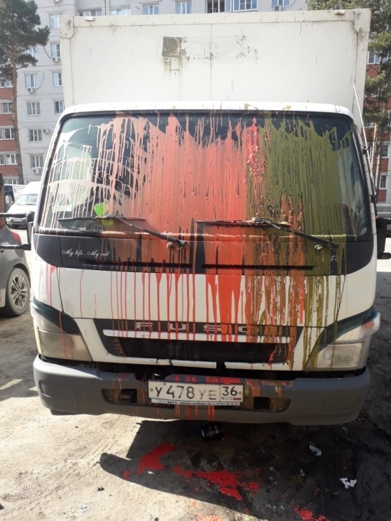 "Зорро" из Воронежа изуродовал припаркованный грузовик