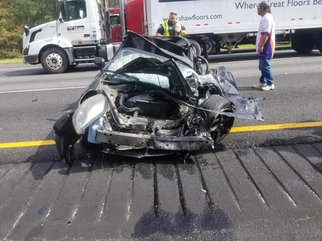 Водитель кабриолета чудом выжил и не пострадал после аварии с грузовиком