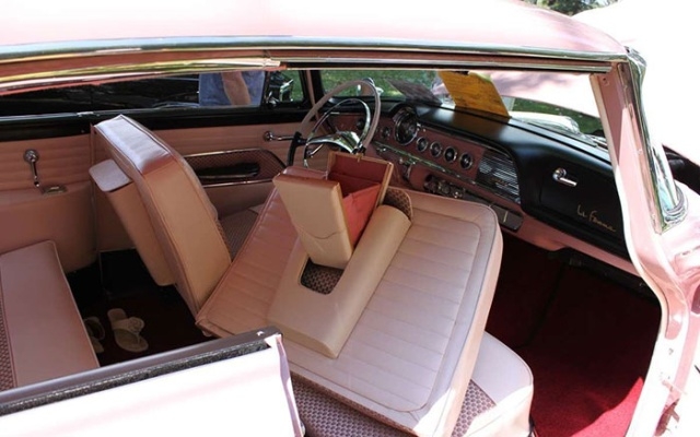Стильный Dodge, выпущенный в 50-х годах специально для женщин