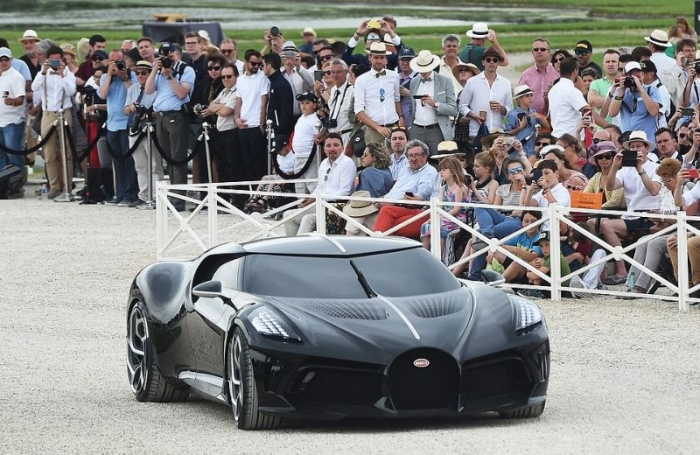     : Bugatti La Voiture Noire   ,7 