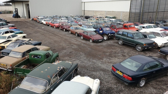 В Англии нашли старые амбары, в которых хранилось больше сотни ретро-автомобилей