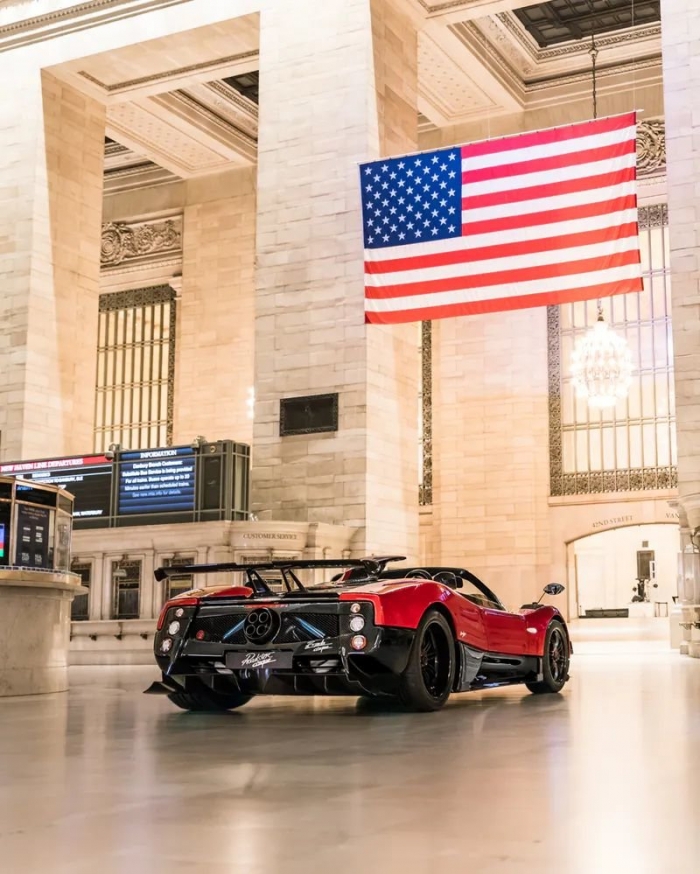 Pagani превратили вокзал Нью-Йорка в выставку суперкаров