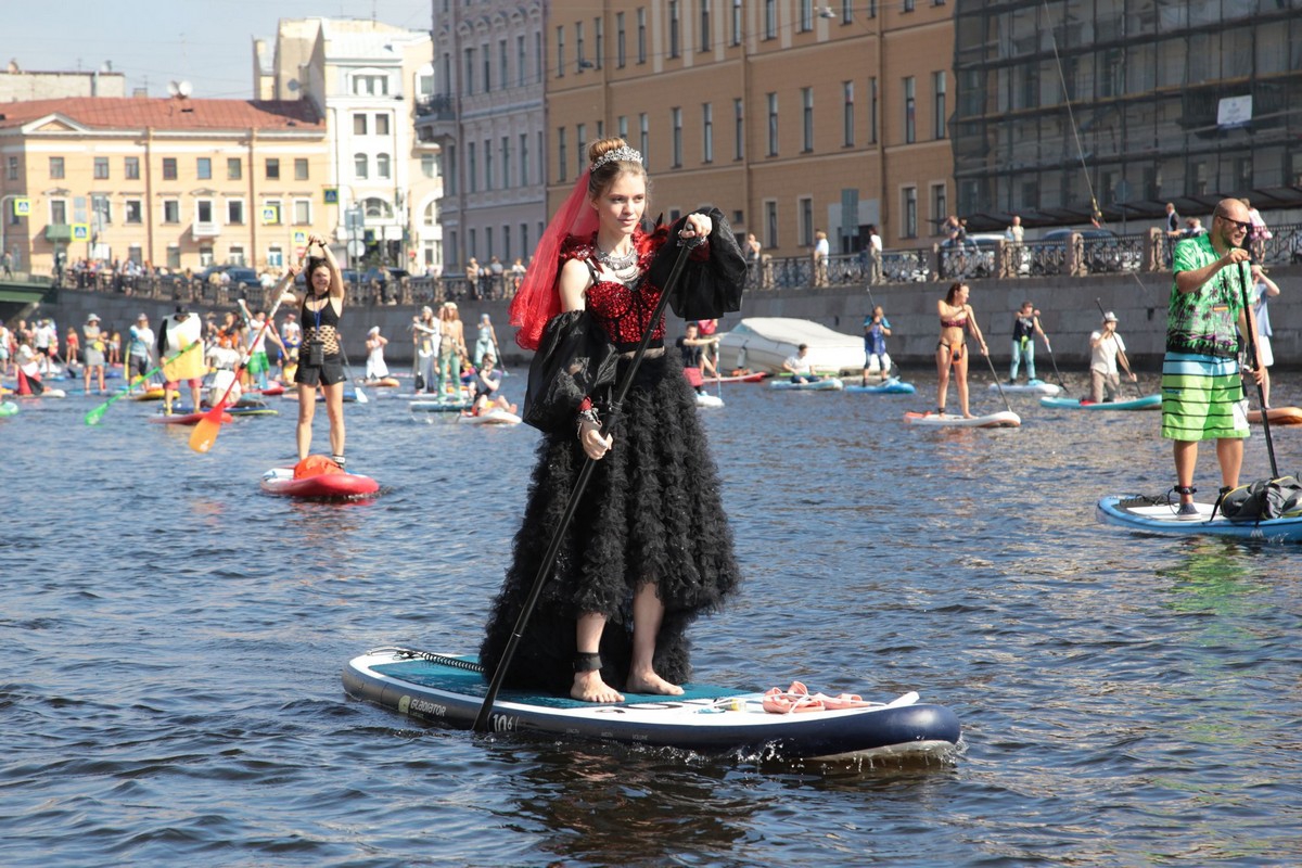 Фестиваль "Фонтанка-SUP" прошел в Санкт-Петербурге.