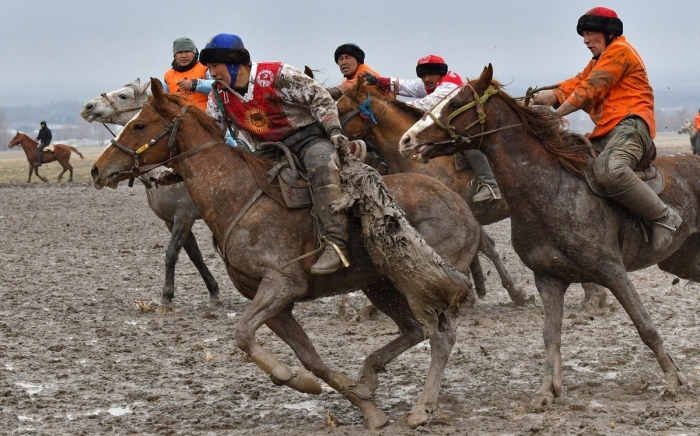 Смешались в кучу кони, люди: соревнования Кок-бору в Киргизии