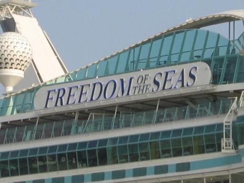 Самое большое круизное судно в мире Freedom of the Seas