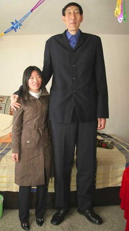 Самый высокий человек в мире наконец-то нашел себе невесту!