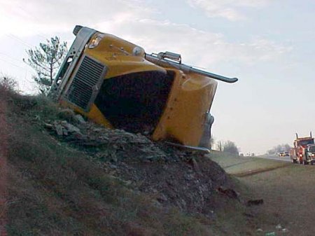 Аварии больших грузовиков (48 фото)