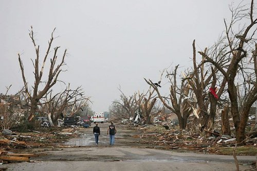 Последствия торнадо в Канзасе (14 фото)