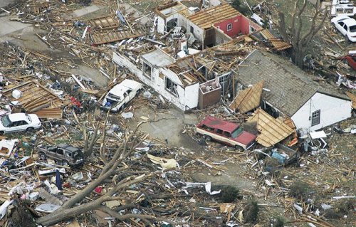 Последствия торнадо в Канзасе (14 фото)
