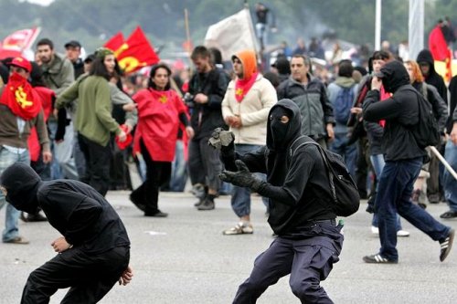 Беспорядки приехавших на самит  в Германию (15 фото)