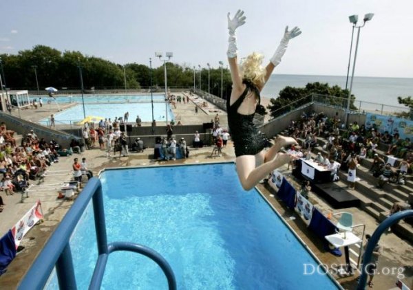 Новые фотографии с конкурса прыжков в воду бомбочкой в Торонто (7 фото)