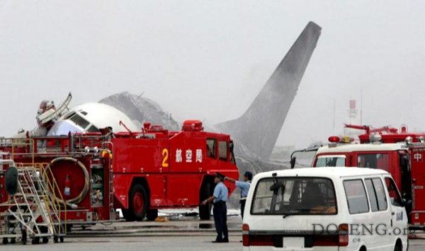 В японском аэропорту сгорел китайский самолет (26 фото + видео)